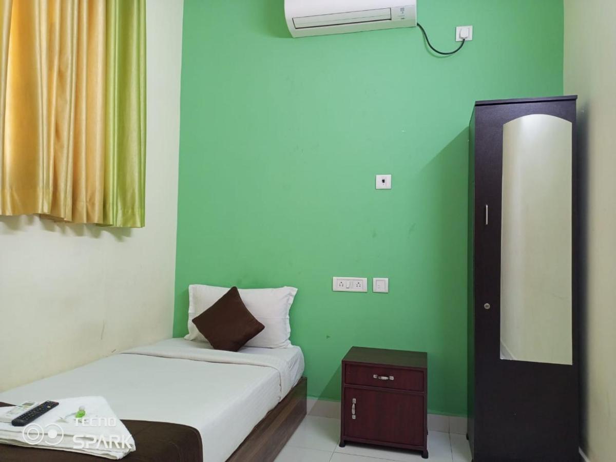 Green Tree Hotel-Near Vfs Global And Ramee Mall Chennai Exterior photo